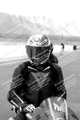 media/Mar-28-2022-Superbike Trackdays (Mon) [[b8603d0f67]]/Around the Pits/